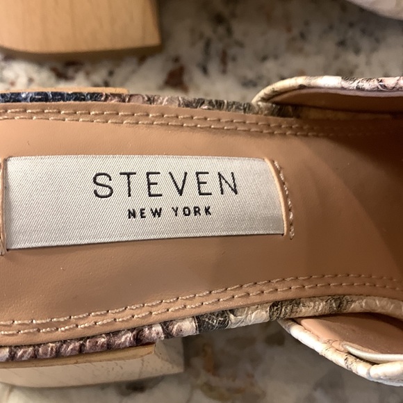 Beautiful snake skin mules with gold, brown, blue & cream tones with wood heels. - Picture 2 of 3